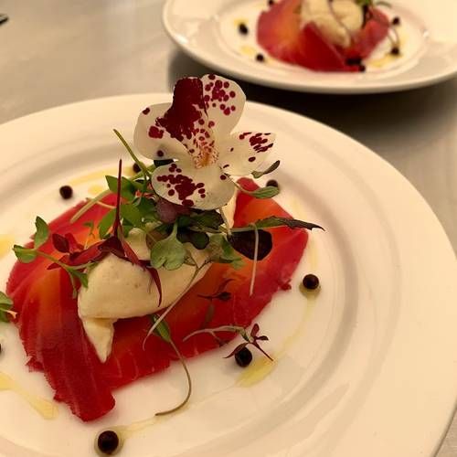 Vodka & beetroot cured salmon, horseradish cream, balsamic pearls & truffle oil 